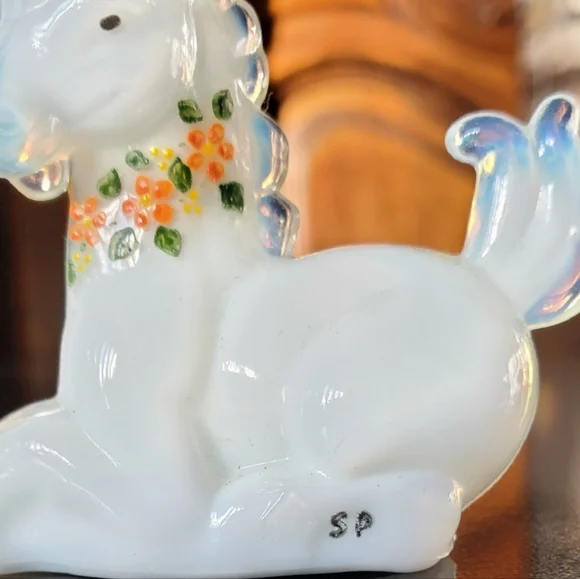 Vntg Boyd White Handpainted Slag Glass Little Lucky the Unicorn 🦄 - Picture 5 of 10